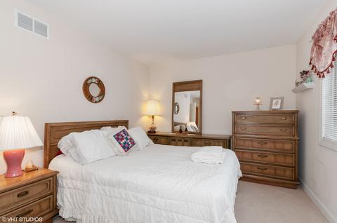 1071 Crest Ave, Addison, IL 60101 photo 14