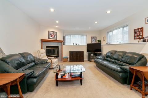 1071 Crest Ave, Addison, IL 60101 photo 8