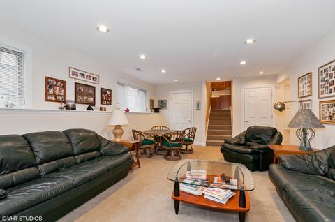 1071 Crest Ave, Addison, IL 60101 photo 9