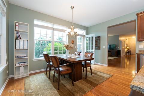 285 Garden Dr, Elgin, IL 60124 photo 9