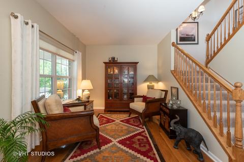 285 Garden Dr, Elgin, IL 60124 photo 4