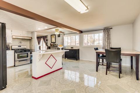 65 Pleasant St, Hoffman Estates, IL 60169 photo 10