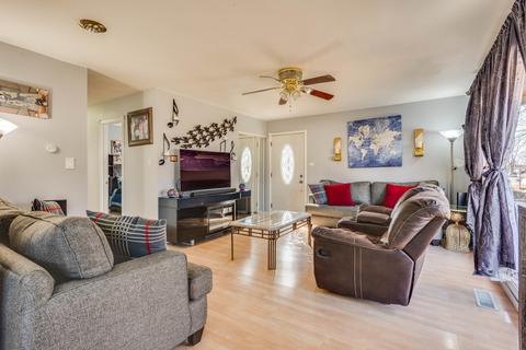 65 Pleasant St, Hoffman Estates, IL 60169 photo 3