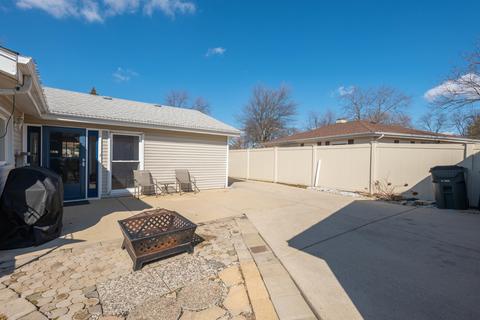 65 Pleasant St, Hoffman Estates, IL 60169 photo 22