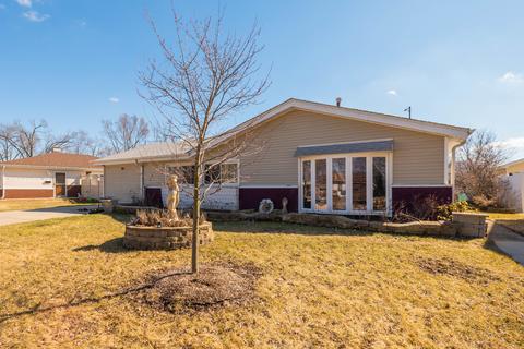 65 Pleasant St, Hoffman Estates, IL 60169 photo 2