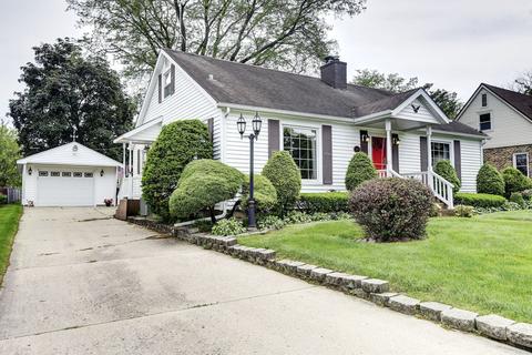 111 W Maple Ave, Roselle, IL 60172 photo 2