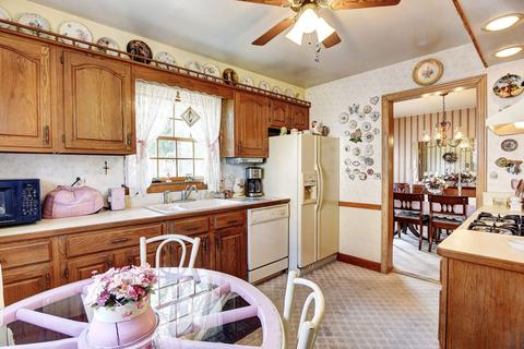 111 W Maple Ave, Roselle, IL 60172 photo 16