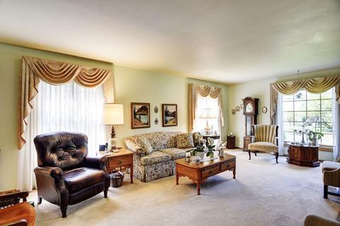 111 W Maple Ave, Roselle, IL 60172 photo 6