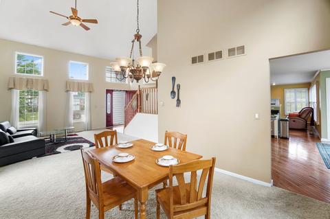 1475 Della Dr, Hoffman Estates, IL 60169 photo 5