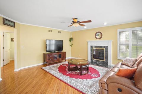 1475 Della Dr, Hoffman Estates, IL 60169 photo 9