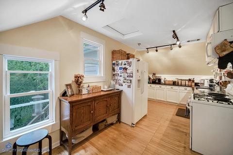 411 S Wheaton Ave, Wheaton, IL 60187 photo 18