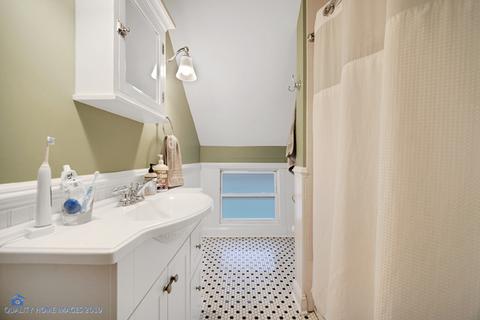 411 S Wheaton Ave, Wheaton, IL 60187 photo 12