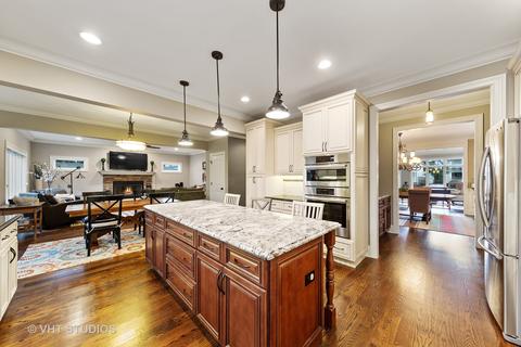 1003 S Gables Blvd, Wheaton, IL 60189 photo 7