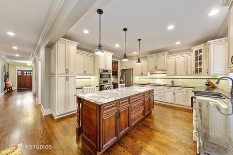 1003 S Gables Blvd, Wheaton, IL 60189 photo 6
