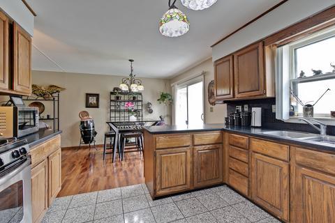 111 Sunrise Dr, Wheeling, IL 60090 photo 13