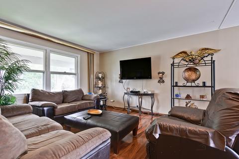 111 Sunrise Dr, Wheeling, IL 60090 photo 5