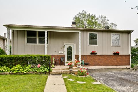 111 Sunrise Dr, Wheeling, IL 60090 photo 1