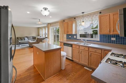1051 Spinnaker St, Elgin, IL 60123 photo 4