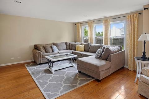 1051 Spinnaker St, Elgin, IL 60123 photo 3