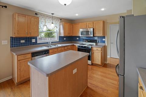 1051 Spinnaker St, Elgin, IL 60123 photo 5