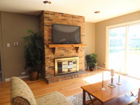 685 Ash Rd, Hoffman Estates, IL 60169 photo 11