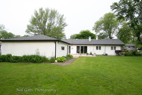 685 Ash Rd, Hoffman Estates, IL 60169 photo 3