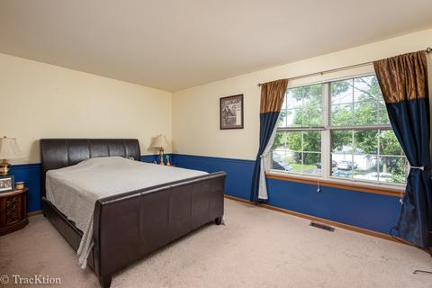 151 Half Moon Cir, Aurora, IL 60504 photo 8