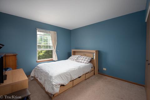 151 Half Moon Cir, Aurora, IL 60504 photo 9