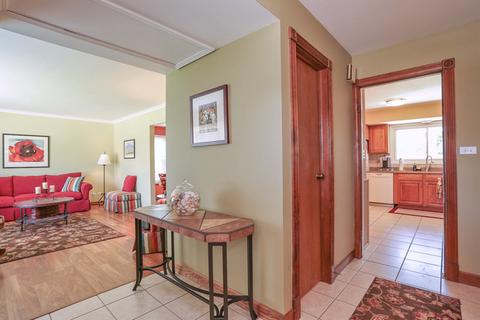 970 Rosedale Ln, Hoffman Estates, IL 60169 photo 2