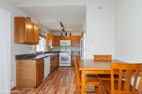 2766 Leyland Ln, Aurora, IL 60504 photo 4
