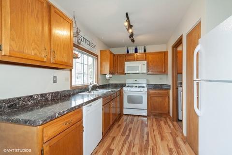 2766 Leyland Ln, Aurora, IL 60504 photo 3