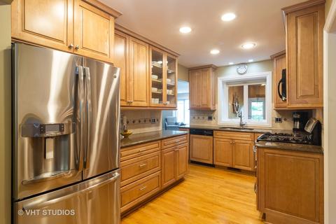 904 S Maple St, Mount Prospect, IL 60056 photo 4