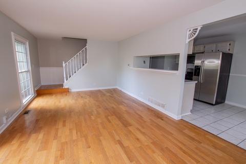 1653 Valley Forge Ct #D, Wheaton, IL 60189 photo 3