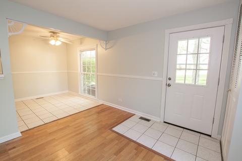 1653 Valley Forge Ct #D, Wheaton, IL 60189 photo 2