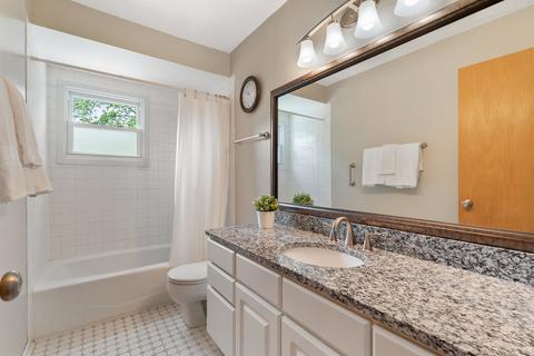 1102 Dawes Ave, Wheaton, IL 60189 photo 9