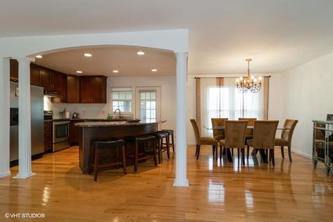 970 Concord Ln, Hoffman Estates, IL 60192 photo 4