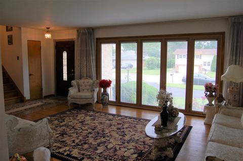 9316 Clancy Dr, Des Plaines, IL 60016 photo 3