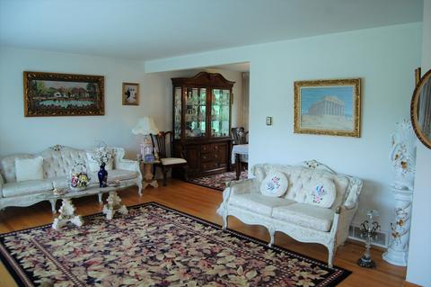 9316 Clancy Dr, Des Plaines, IL 60016 photo 2