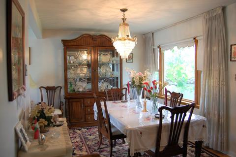 9316 Clancy Dr, Des Plaines, IL 60016 photo 4