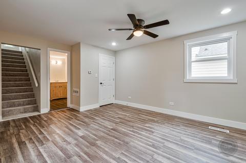 704 Dixon Ave, Elgin, IL 60120 photo 4