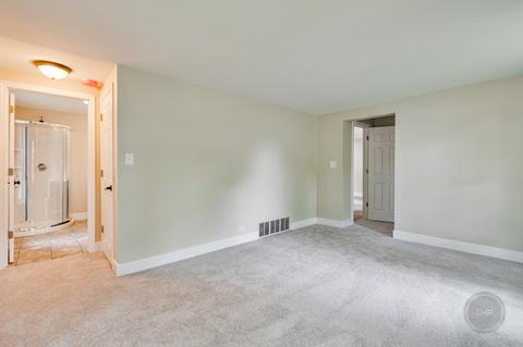704 Dixon Ave, Elgin, IL 60120 photo 10