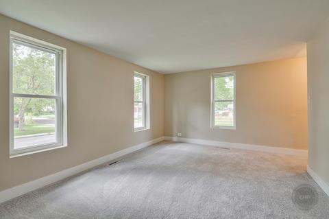 704 Dixon Ave, Elgin, IL 60120 photo 8