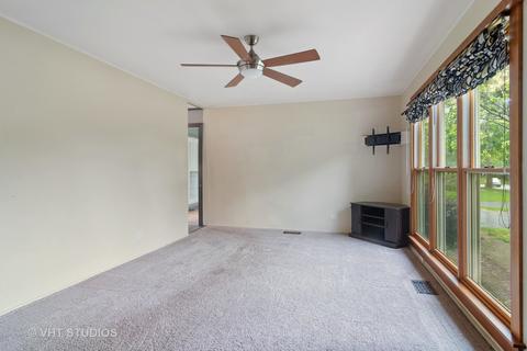 2704 Grouse Ln, Rolling Meadows, IL 60008 photo 3