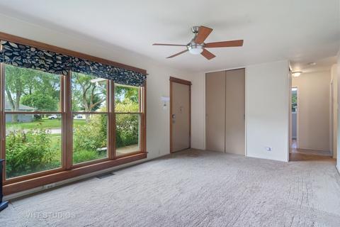 2704 Grouse Ln, Rolling Meadows, IL 60008 photo 2