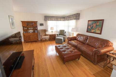 545 E Park Ave, Elmhurst, IL 60126 photo 8