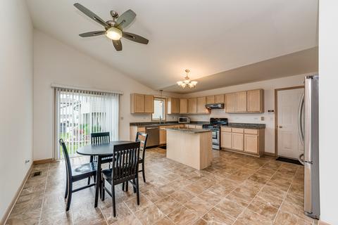 7004 Cornwall Dr, Joliet, IL 60431 photo 5
