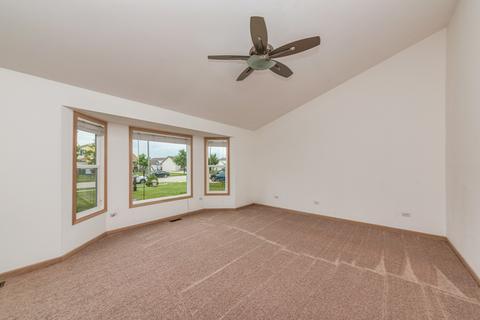 7004 Cornwall Dr, Joliet, IL 60431 photo 3