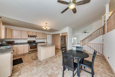 7004 Cornwall Dr, Joliet, IL 60431 photo 4