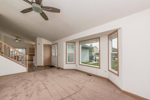 7004 Cornwall Dr, Joliet, IL 60431 photo 2
