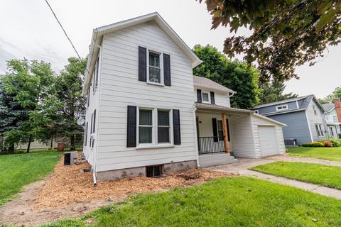 210 E Farnham St, Sheffield, IL 61361 photo 1